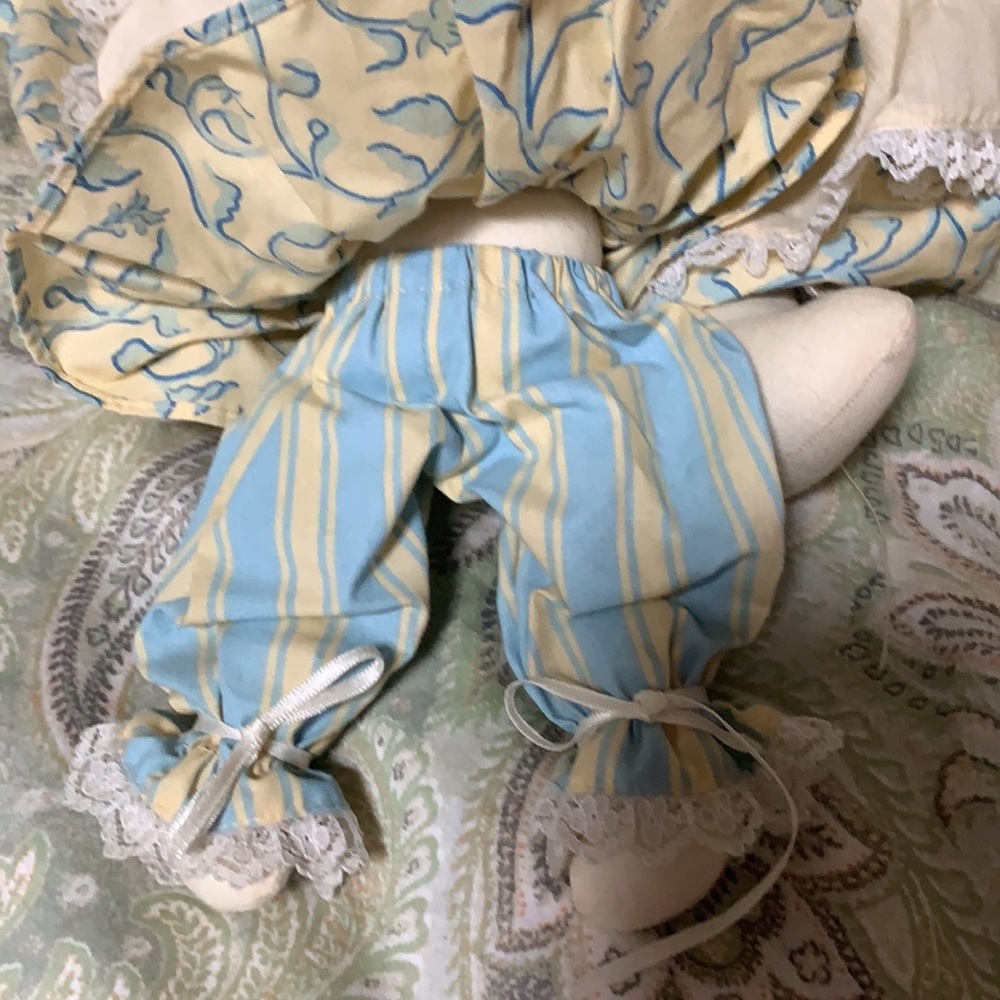 Handmade Mommy/ Baby Rabbits - Picture 5 of 6